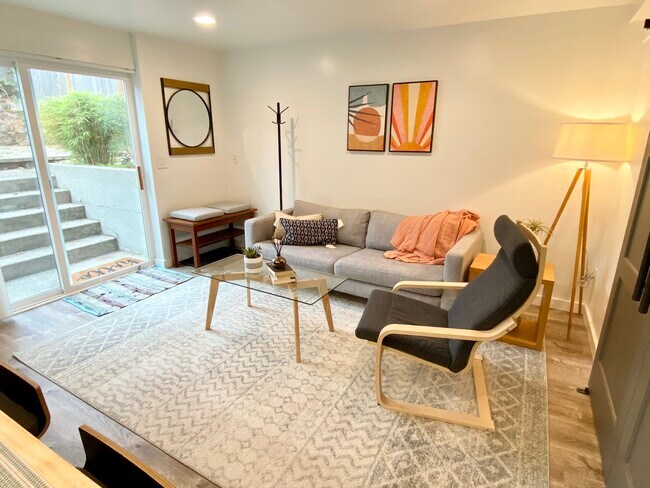 Living room with high ceilings. - 4045 54th Ave SW Unit 1 Genesee Gem