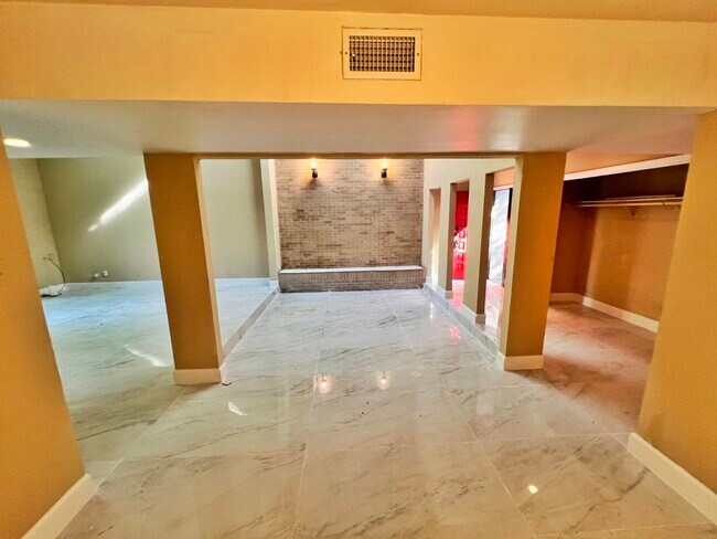 Photo - 4560 Bellaire Blvd