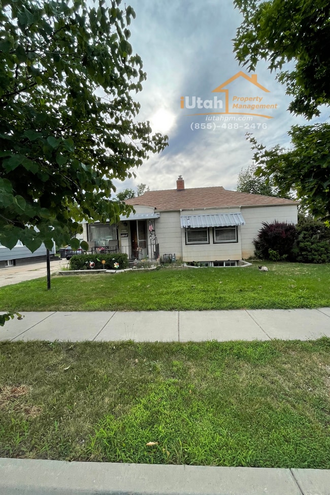 Building Photo - 3819 Raymond Ave Unit 3819 B- Down Rental