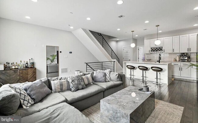 Photo - 2813 Tilton St
