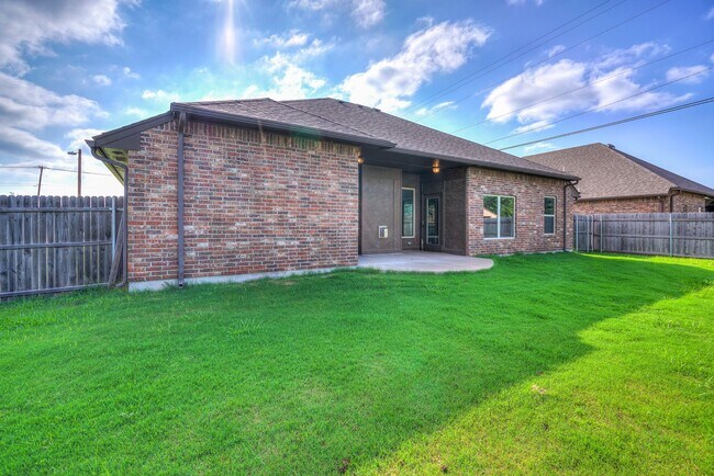 Photo - AVAILABLE THE END OF APRIL! 3 OR 4 BDRM, 2 BATHRM, 2 CAR & STORM SHELTER