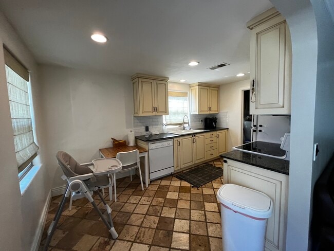 Photo - 924 W 1020 N