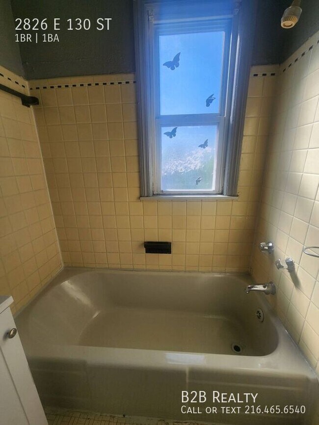 Photo - 2826 E 130th St Apartamento