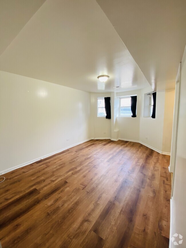 Building Photo - 3604 W Diversey Ave Unit G Rental