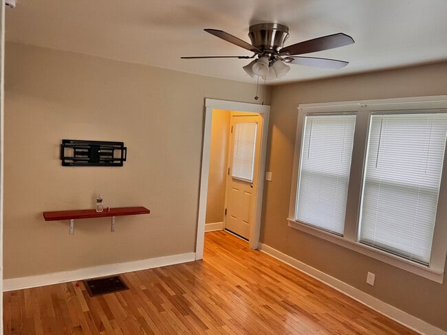 Photo - 103 Bowling Ln