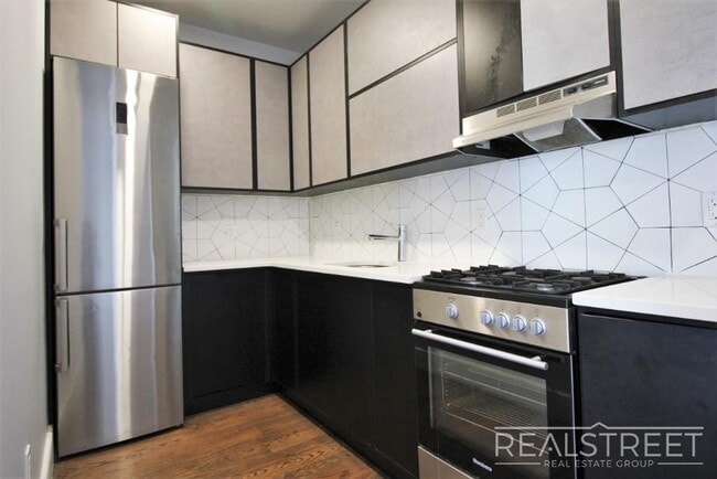 Building Photo - Luxury 2 BR in Bushwick with Balcony & Roo... Rental