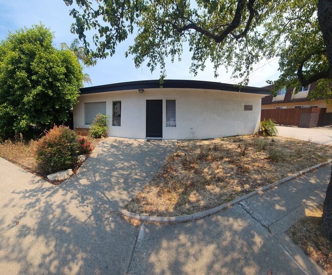 Building Photo - 556-556 Foothill Blvd Unit Foothill 550