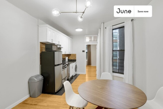 Photo - 136 W 109th St