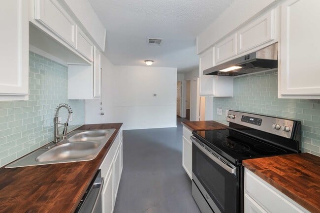 Photo - 2/1 in Central Austin with Garage & Private Yard