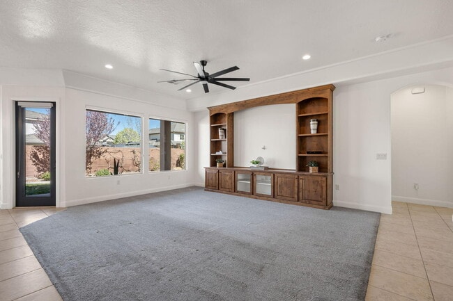 2735 E Auburn Cir