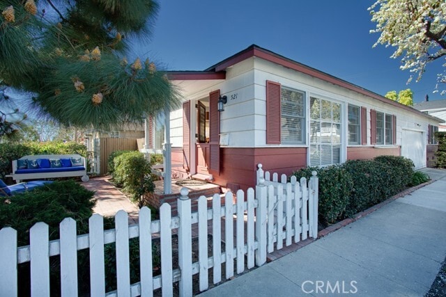 Building Photo - 521 Carnation Ave Rental