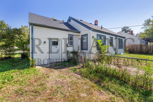 Photo - 653 Harding St