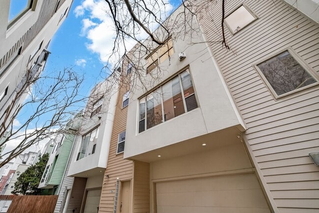 Photo - 724 Ruthven St