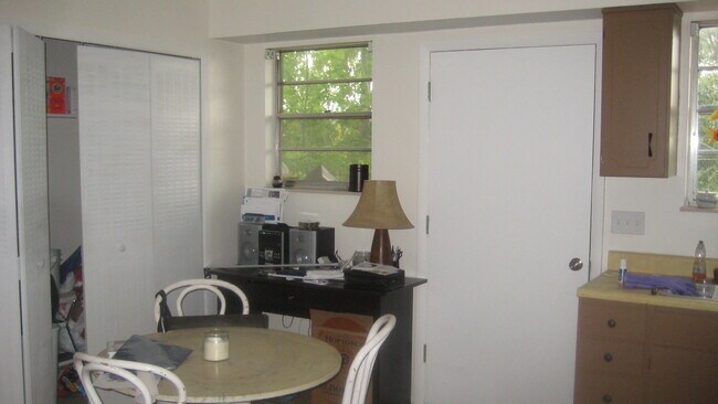 Photo - 323 N Columbine St Unidad A