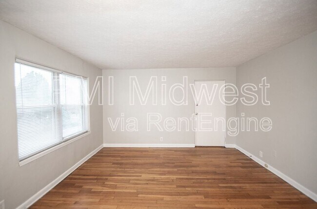 Photo - 146 E 19th St Unidad 12