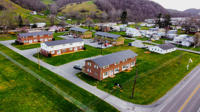 Building Photo - Hickory Hills Townhomes