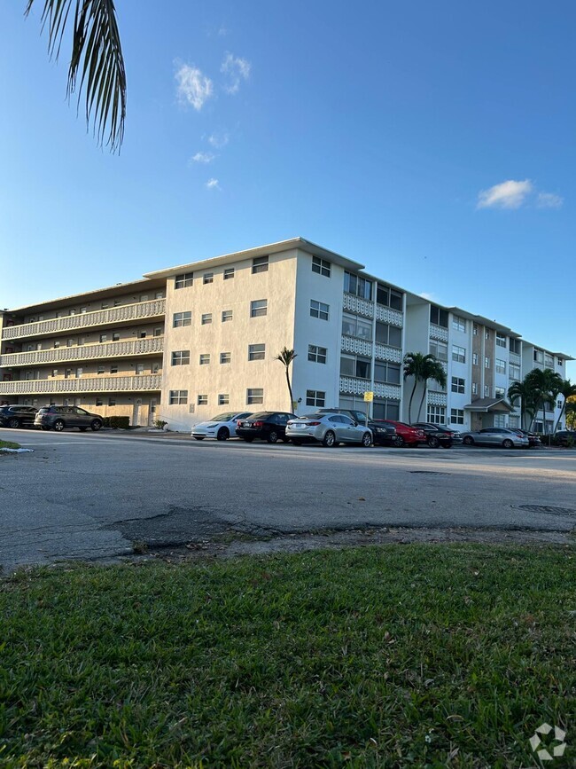 Building Photo - 211 NE 8th Ave Unit 102TURFCONDO