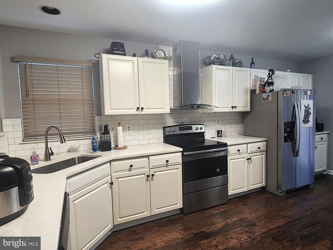 Photo - 7472 Merrymaker Way