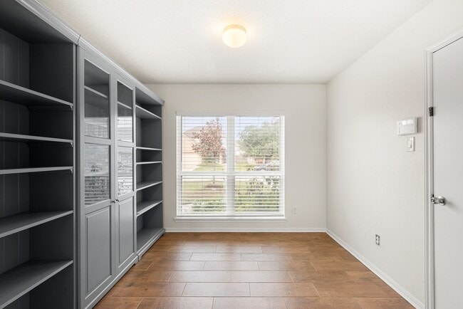 Building Photo - 4818 Fair Oak Dale Ln