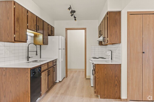 Building Photo - Discover Your New Home: 2-Bedroom, 1-Bathr... Unit 6