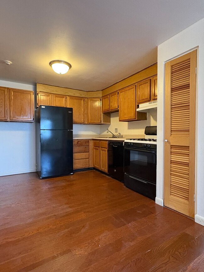 Photo - Bright 2-Bedroom Condo in Presidential Par...