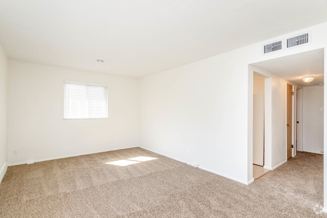 2BR, 1BA - 815 SF Fatima