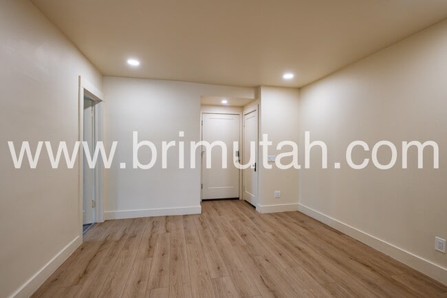 Photo - 684 W Center St