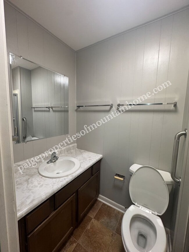 Photo - 501 Lynette Ave