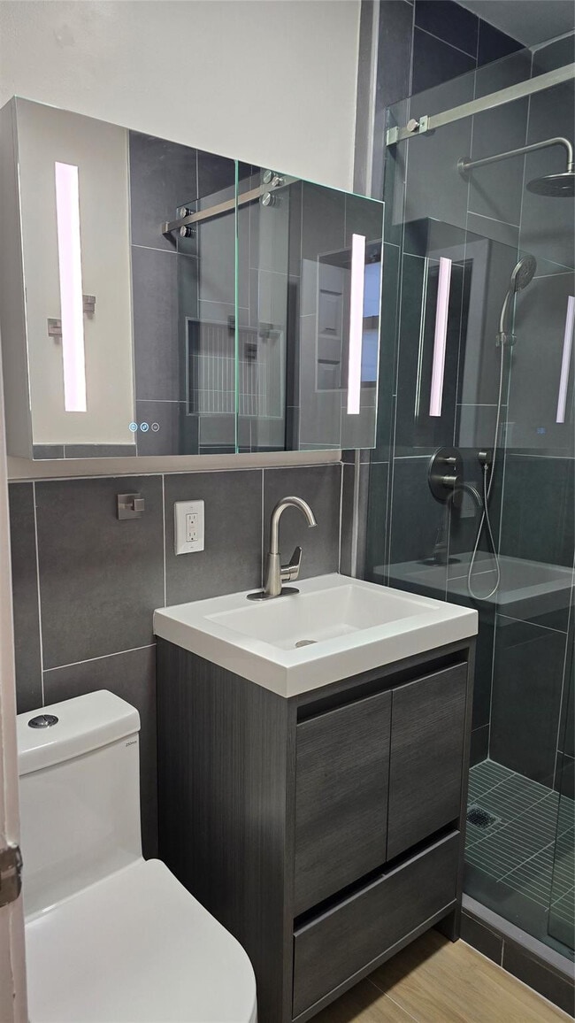 Photo - 360 NW 8th St Unidad 8