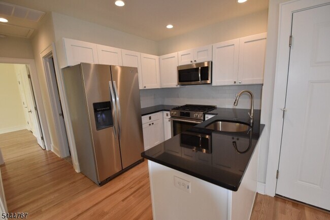 Photo - 676 Bloomfield Ave Unit 6