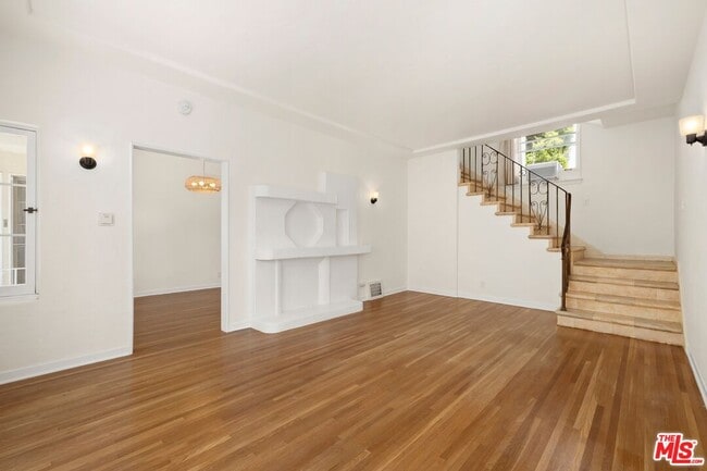Photo - 2011 Beachwood Dr