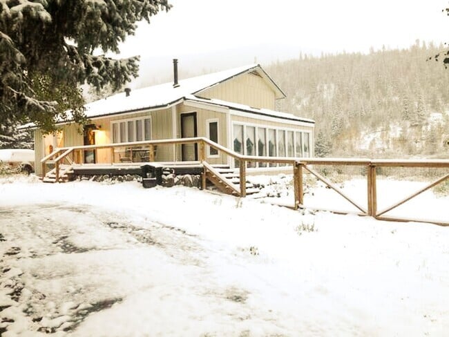 Building Photo - Bus Route! Pet Negotiable! Large Fenced Ya... Rental