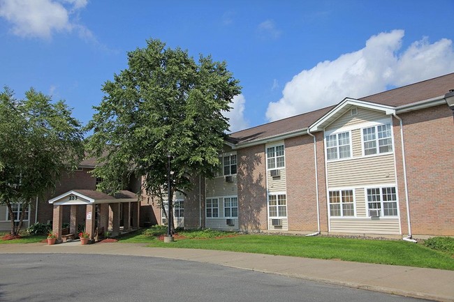 Entrada principal - High Pointe Senior Apartments 55+