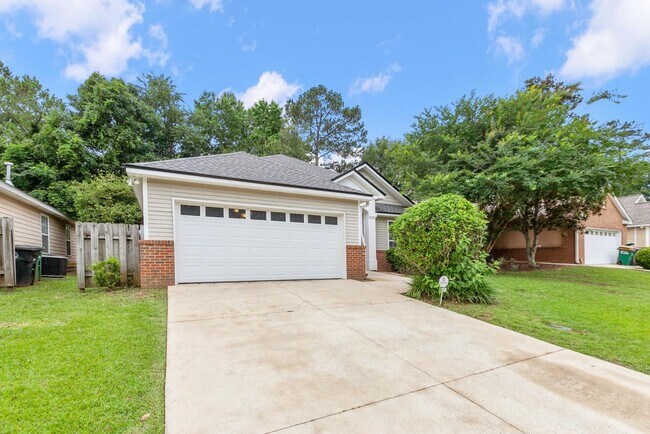 Photo - 2521 Heathrow Dr House