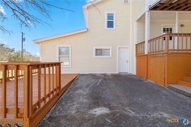 Building Photo - 322 Oakwood Loop Unit A Rental