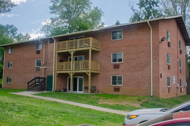 Hollow Run Apartments