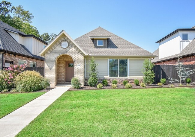 Building Photo - Luxurious 4 Bedroom, 3.5 Bathroom Home In Fayetteville, AR