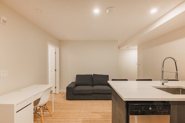 Photo - 1849 Av. Lincoln Unit FL1-ID1310915P