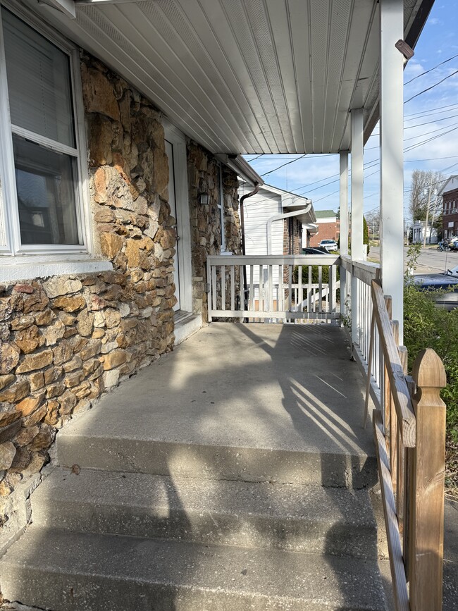 Building Photo - 1014 Saint Marys Blvd Unit A