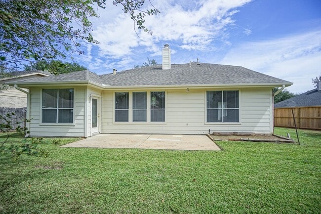 Photo - 918 Featherbrook Ct