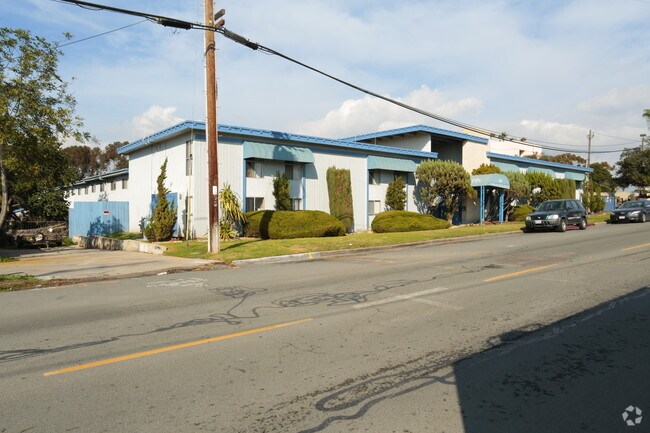 Megan Court Apartments - Megan Court Apartments
