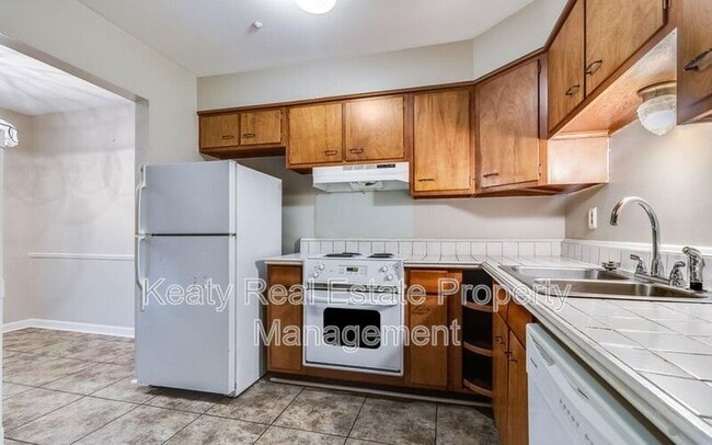Building Photo - 211 Versailles Blvd