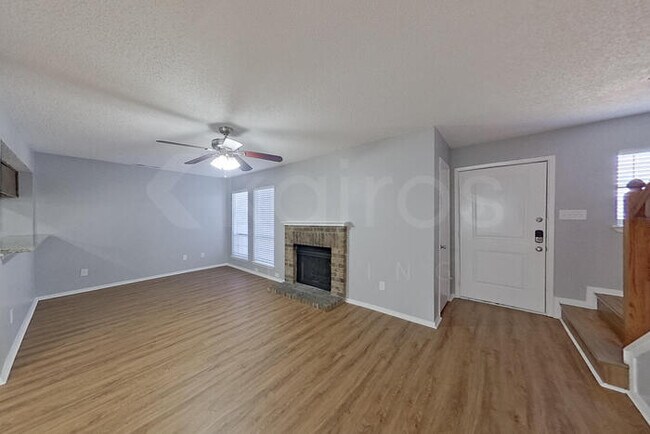 Photo - 2136 Woodnote Ln