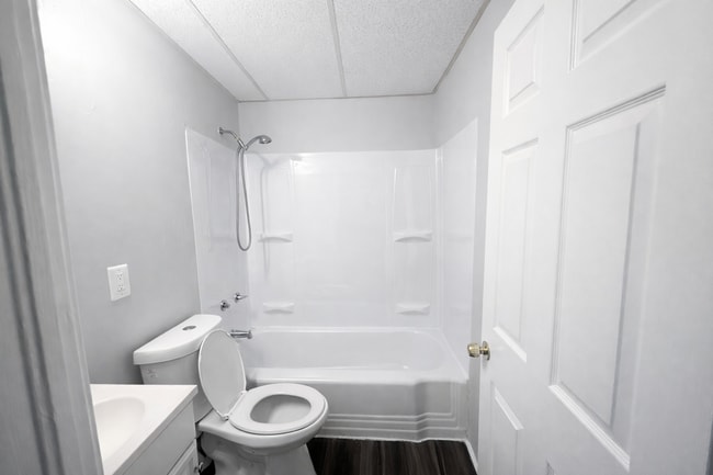 Photo - 1628 Plum St Unit Apt B (NB)