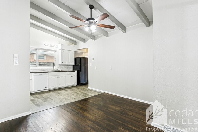 Photo - 811 N Chipper Ln
