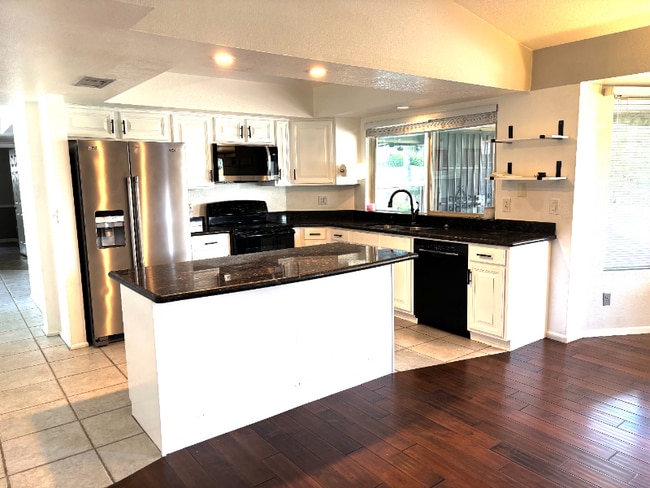 Photo - 15609 N 55th St