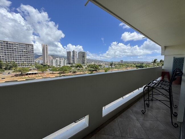 Building Photo - 2085 Ala Wai Blvd