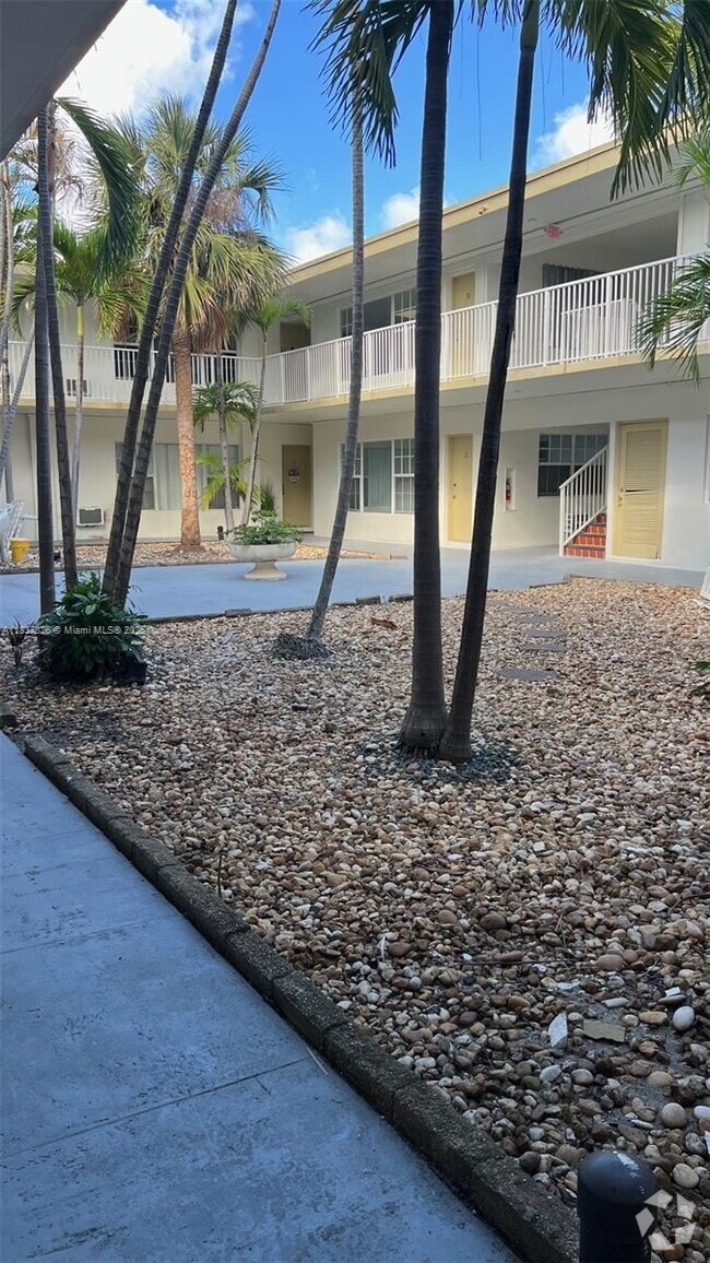 Building Photo - 7920 East Dr Unit 10 Rental