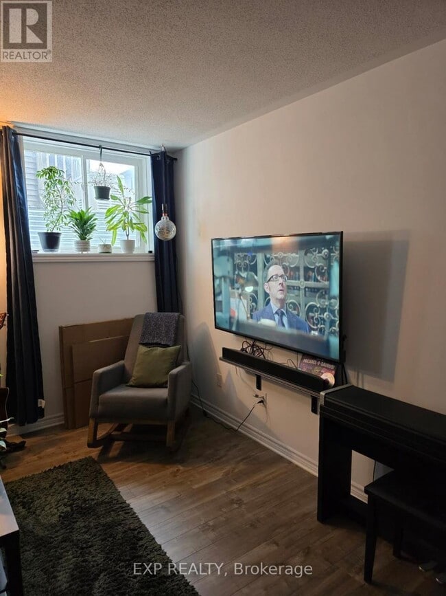 Photo - 159 Minikan St Unit B