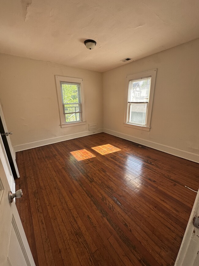 Building Photo - 227 South Ave W Unit 3